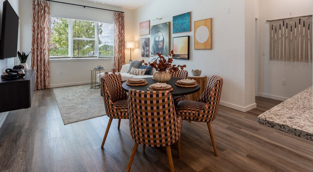 dining room 043cb273682558b1af4153438f35c28e01